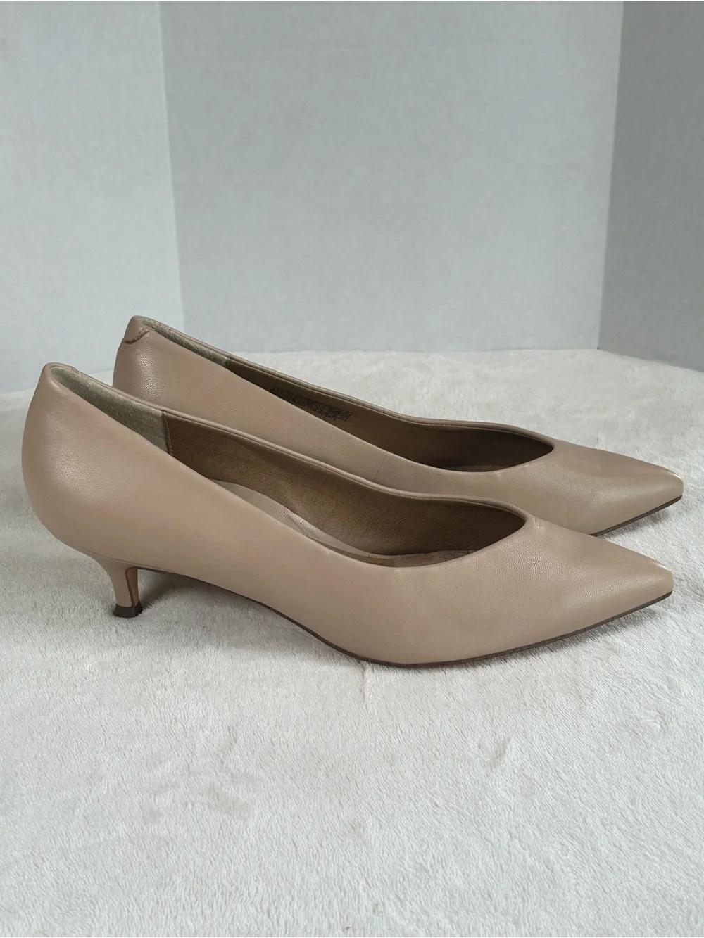 Vionic Josie Classic Pointed-Toe Kitten Heels Pumps Nude/Beige Women’s Size 7.5